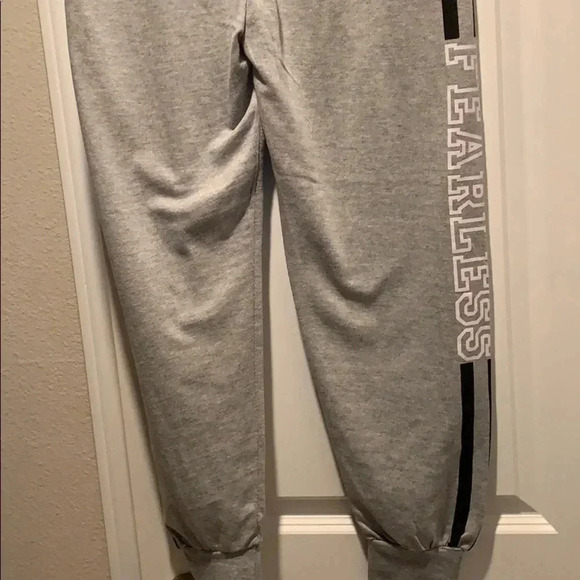Gray Graphic Jogger Pants FEARLESS Women’s Large New - Picture 3 of 7